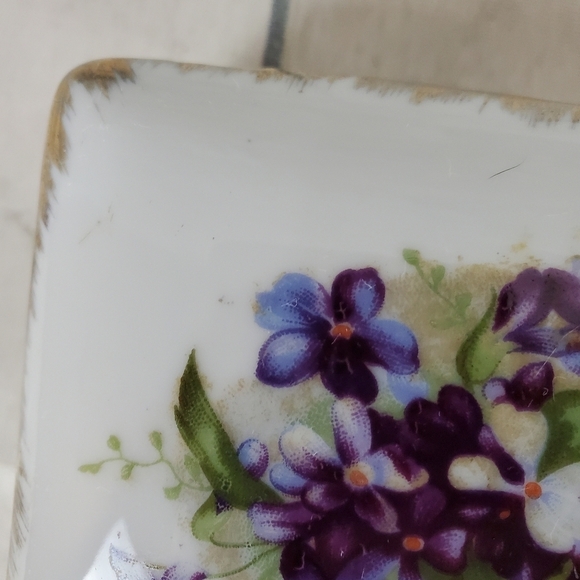 Vintage Shafford Handpainted Cigarette Box  with 2 Ashtrays Violets Gold Gild - Picture 10 of 13